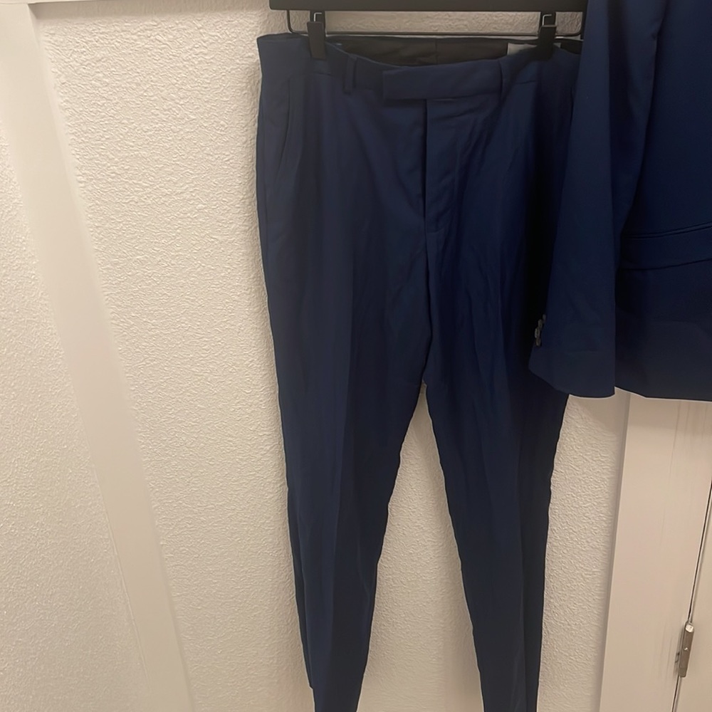 Kenneth Cole Reaction Suit - Picture 3 of 6